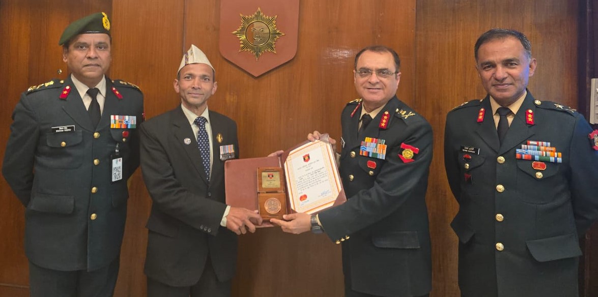 सेना ने किया अल्ट्रा ट्रेल रनर कलम सिंह बिष्ट को सम्मानित