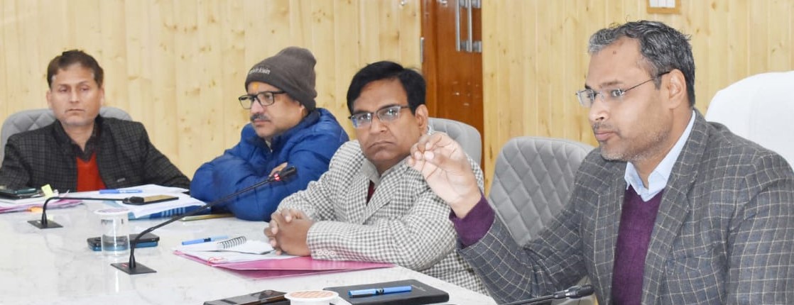 सीएम हेल्पलाइन बैठक में गैरहाजिर अधिकारियों को कारण बताओ नोटिस