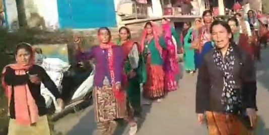 महिलाओं ने निकाली शराब विरोधी जागरूकता रैली