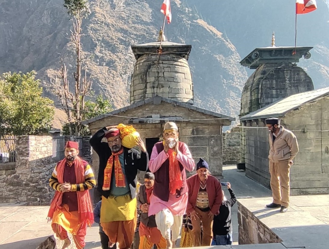 डिमरी पुजारी गाडू घड़ा लेकर आज राजमहल होंगे रवाना