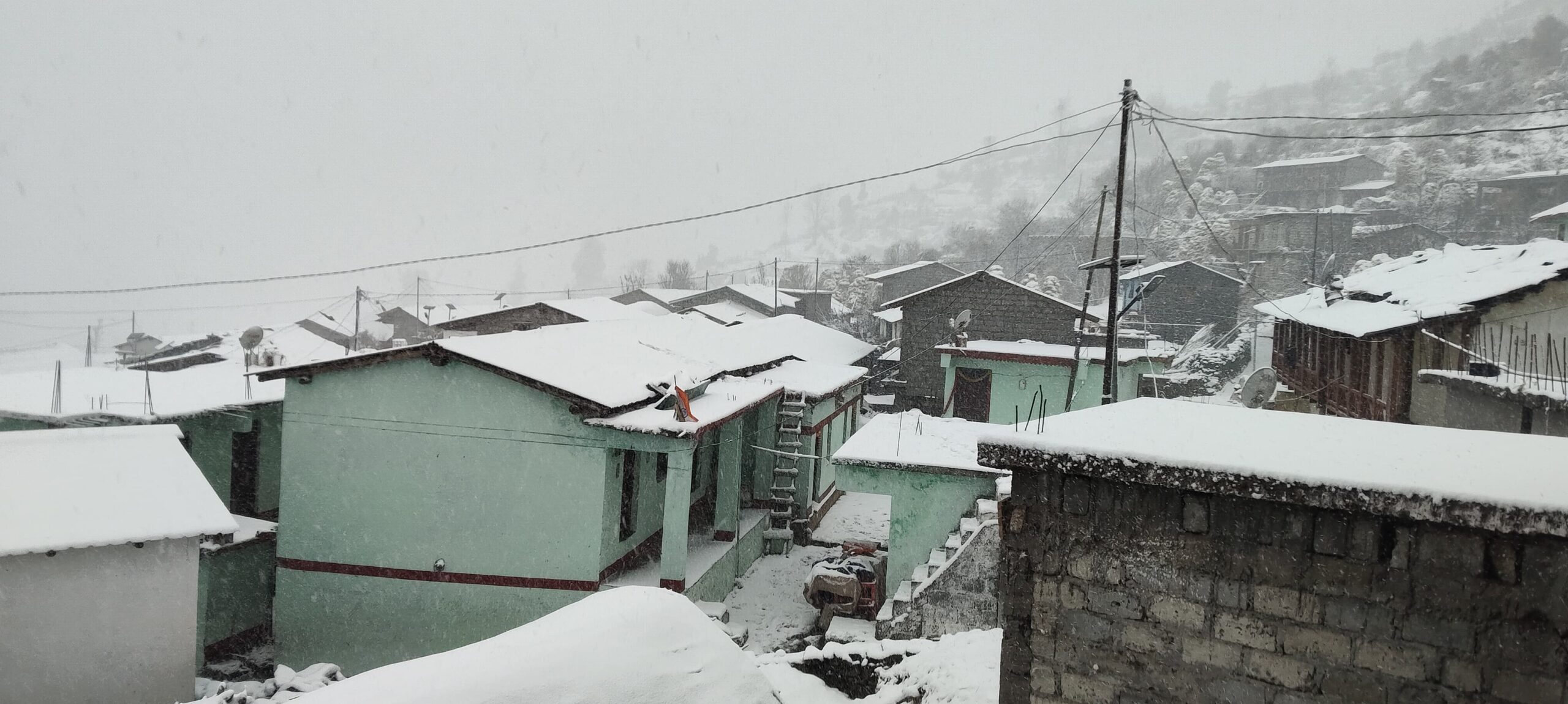 मौसम का फिर बदला मिजाज, हिमालयी क्षेत्रों में बर्फवारी