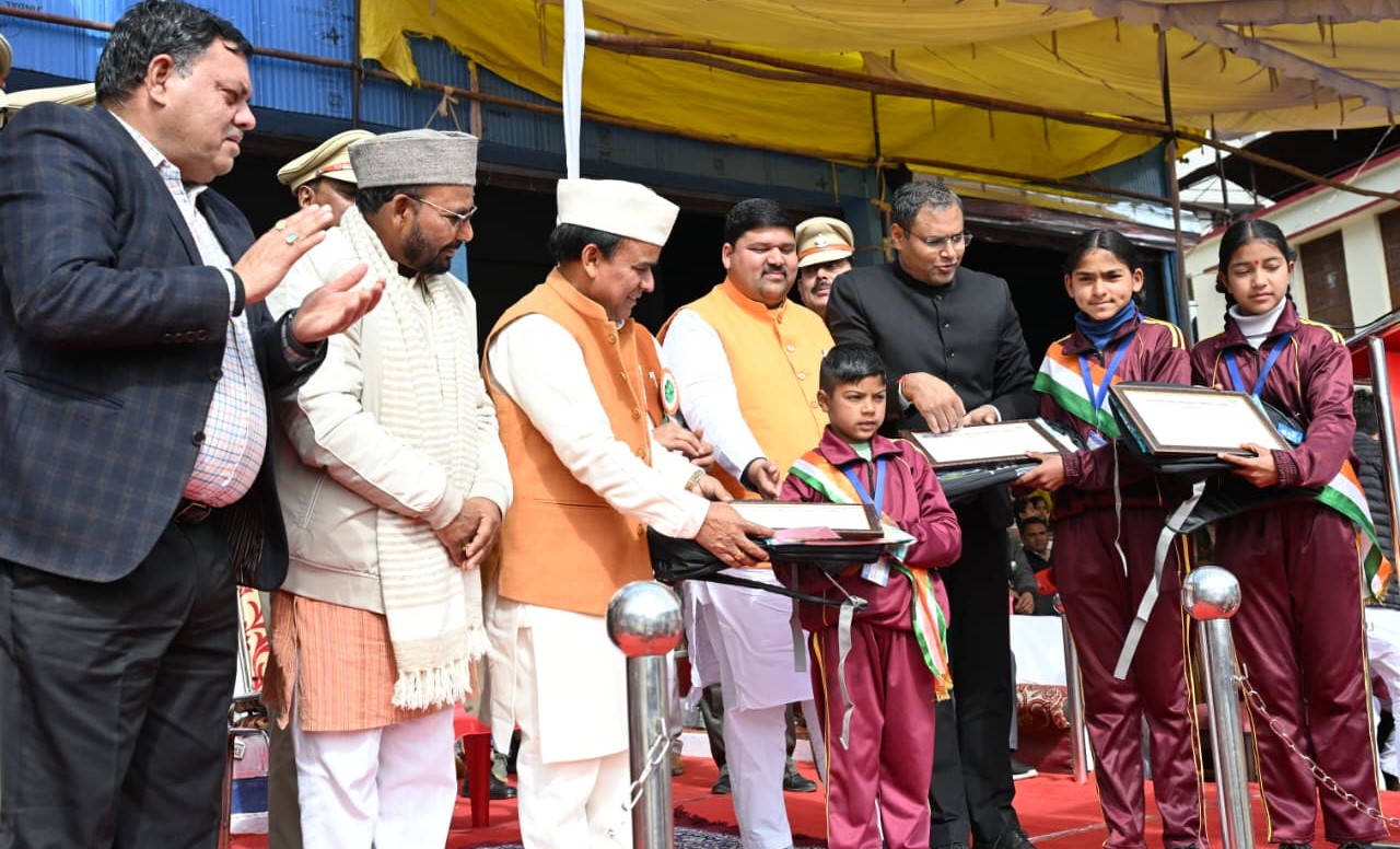 चमोली जिले में धूमधाम से मनाया गया गणतंत्र दिवस