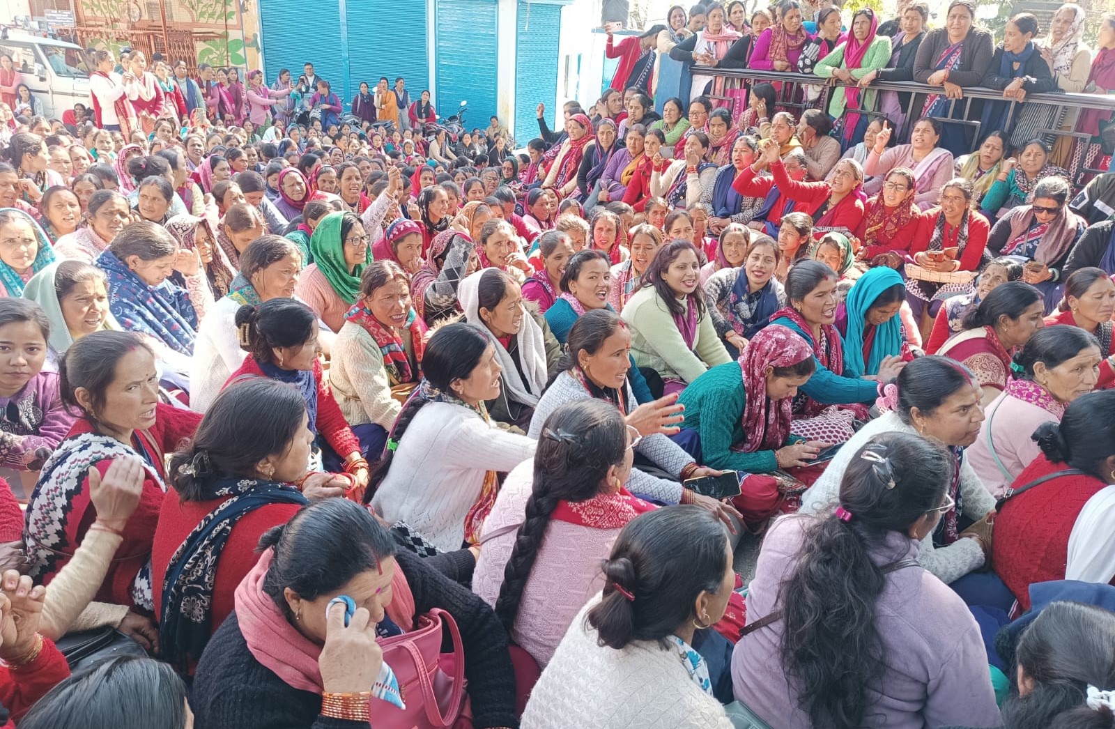 मानदेय बढ़ोत्तरी की मांग को लेकर  गरजी आंगनबाडी कार्यकत्री