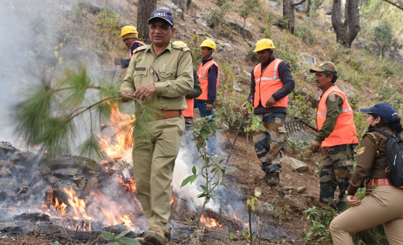 वनाग्नि सुरक्षा को चमोली जिले में माॅक ड्रिल का आयोजन