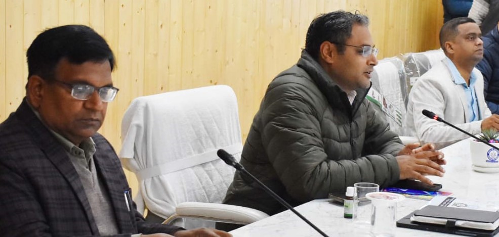 जनगणना के कार्य जिम्मेदारी से संपादित कराएंःडीएम