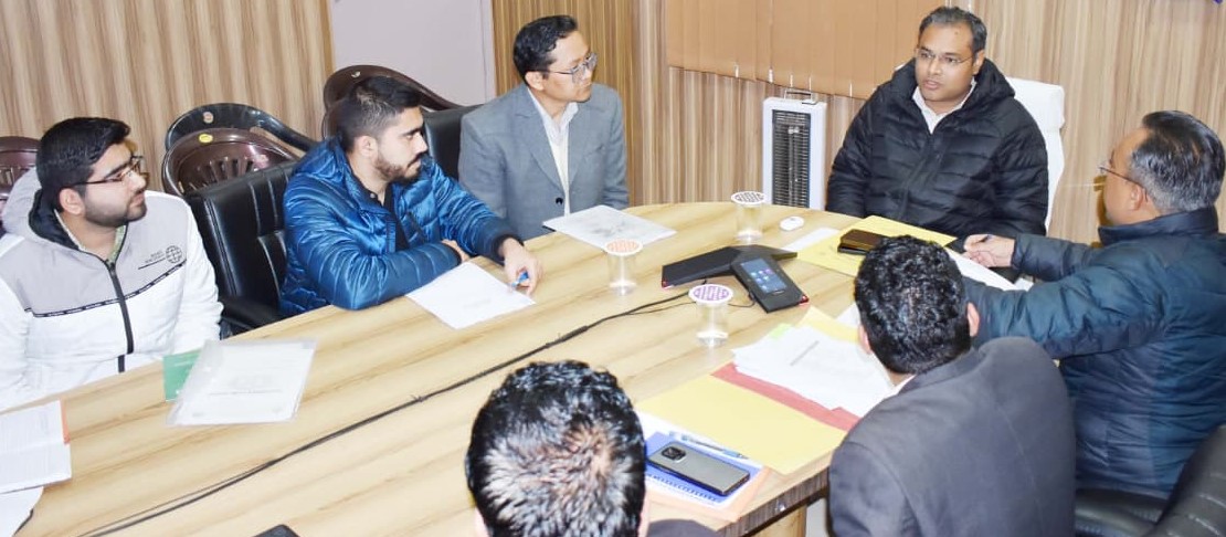 बाल एवं मातृ मृत्यु दर में कमी लाने का प्रयास करें डाक्टरःडीएम