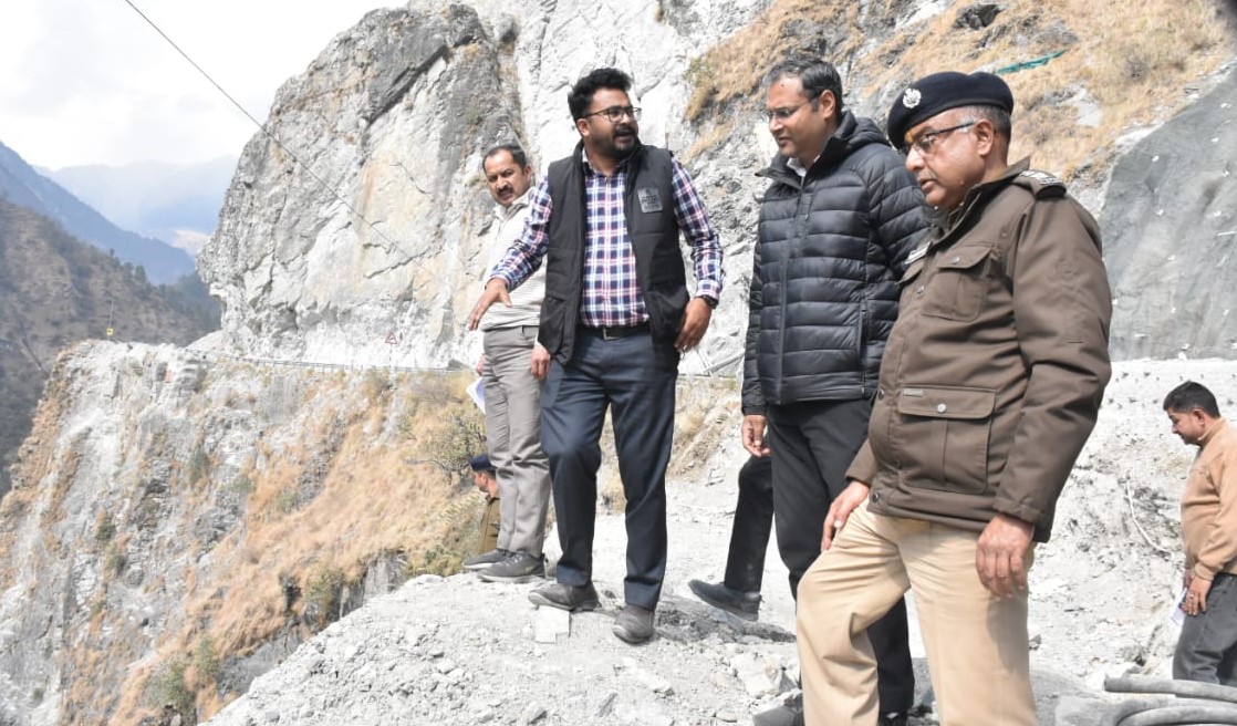 डीएम और कप्तान ने परखी चारधाम यात्रा तैयारियों की व्यवस्था