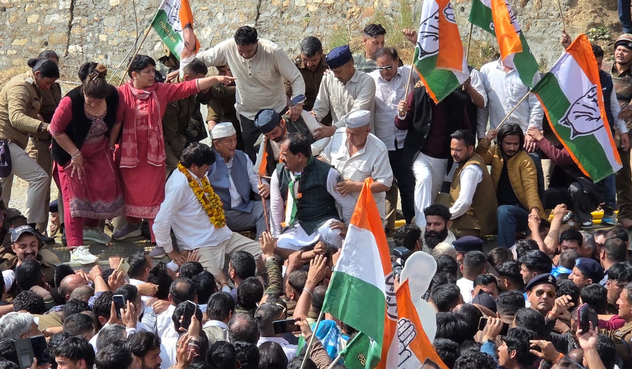 भराड़ीसैण में भाजपा सरकार के खिलाफ कांग्रेस का महासंग्राम