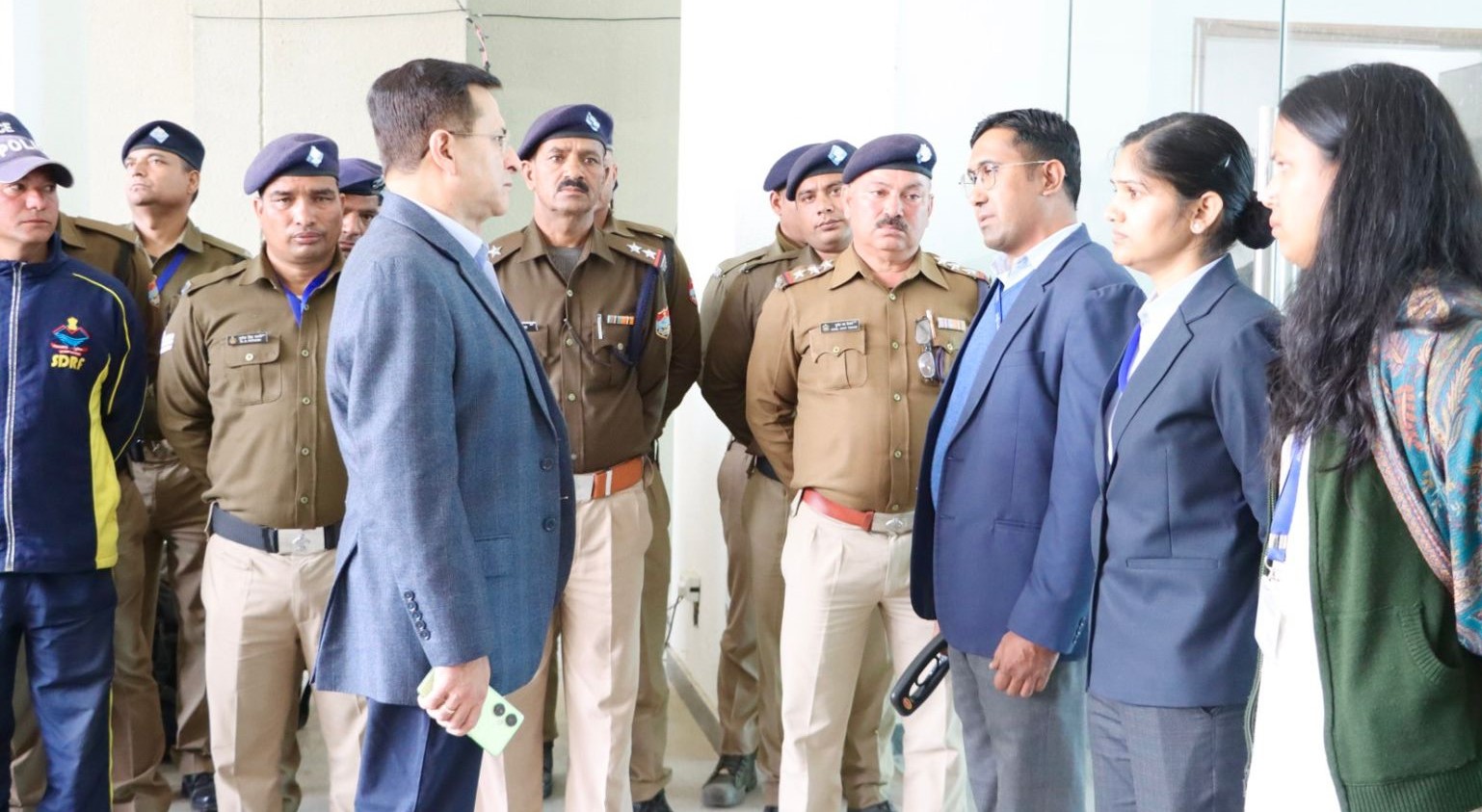 डीजीपी दीपम सेठ भराड़ीसैण में ड्यूटी पर तैनात पुलिसकर्मियों की ली सुध
