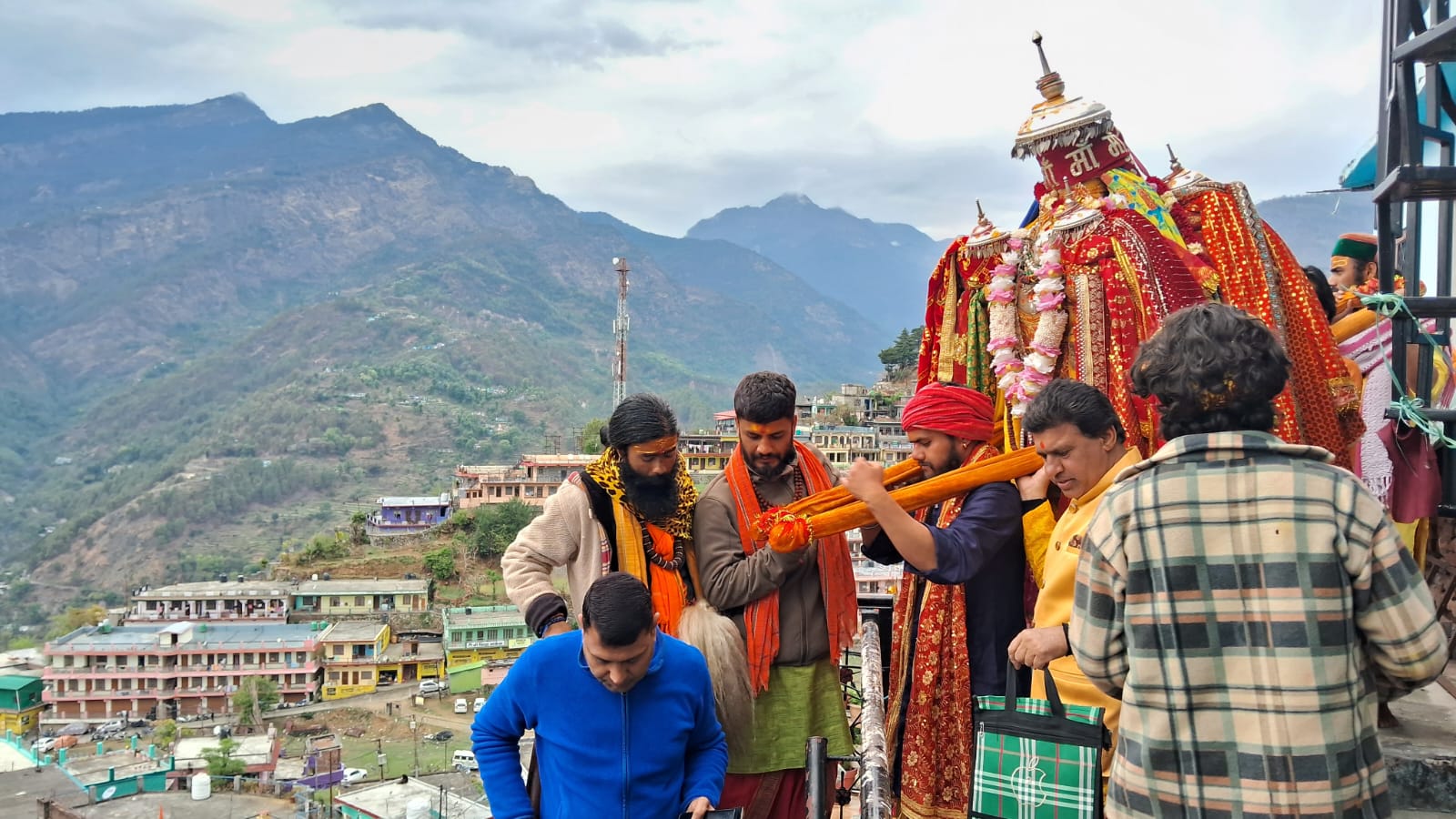 माता अनसूया देवी की देवरा यात्रा में उमड़ रहा आस्था का सैलाब