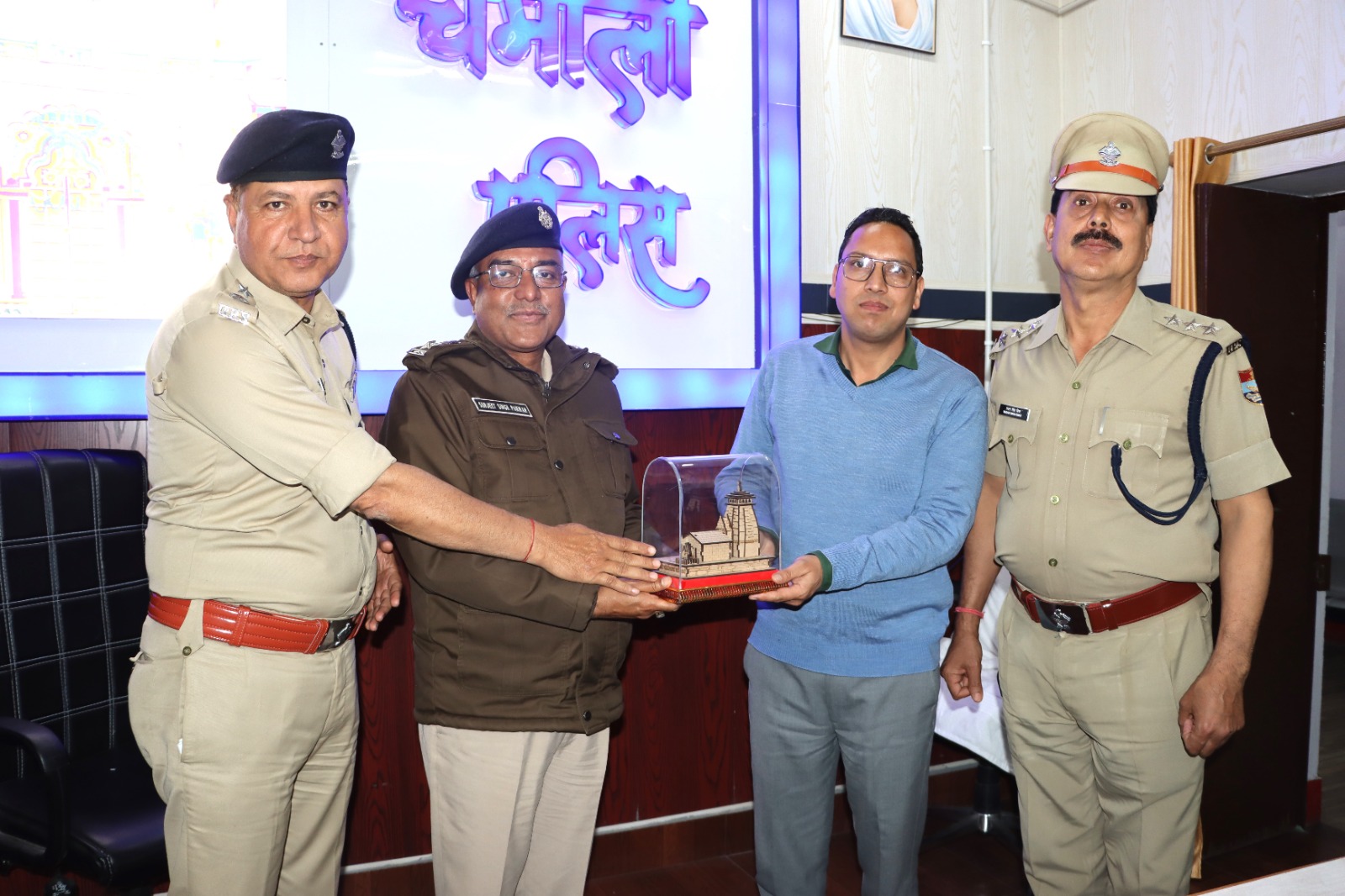 एलआईयू इंस्पेक्टर सचिन चैहान के तबादले पर भावपूर्ण विदाई