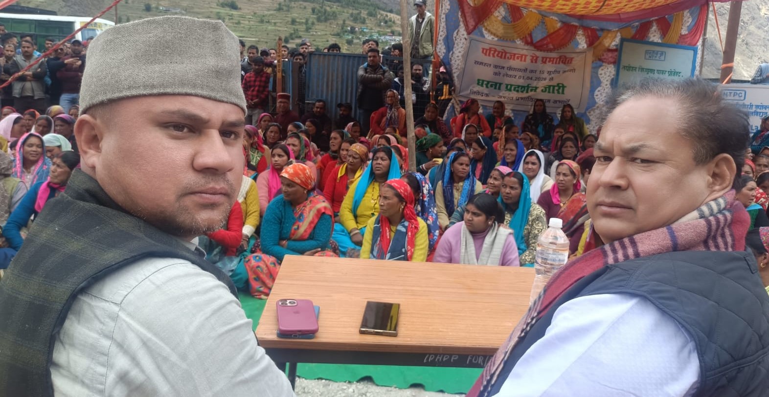 परियोजना प्रभावितों के धरने में पहुंचे विधायक, दिया समर्थन