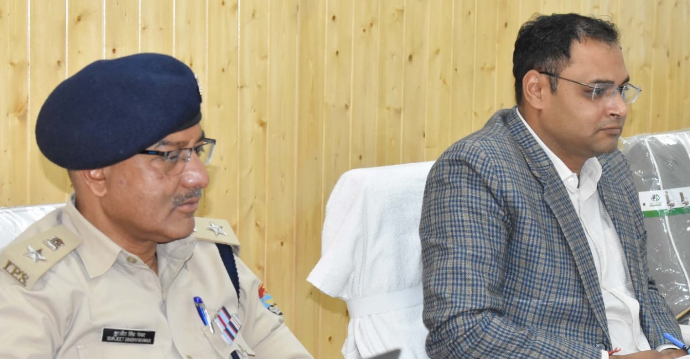 सीएम हेल्पलाइन की शिकायतों में न रहे हीलाहवालीःडीएम