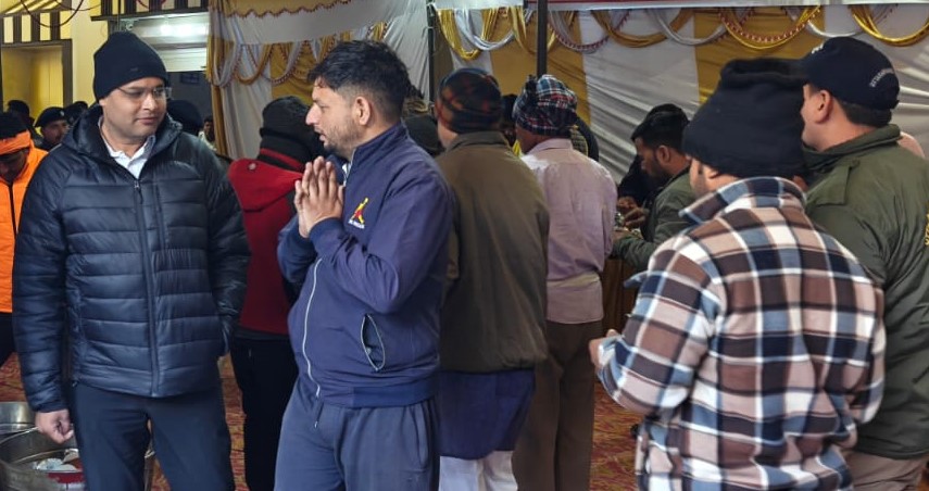 डीएम गौरव कुमार ने तीर्थयात्रियों से लिया फीडबैक