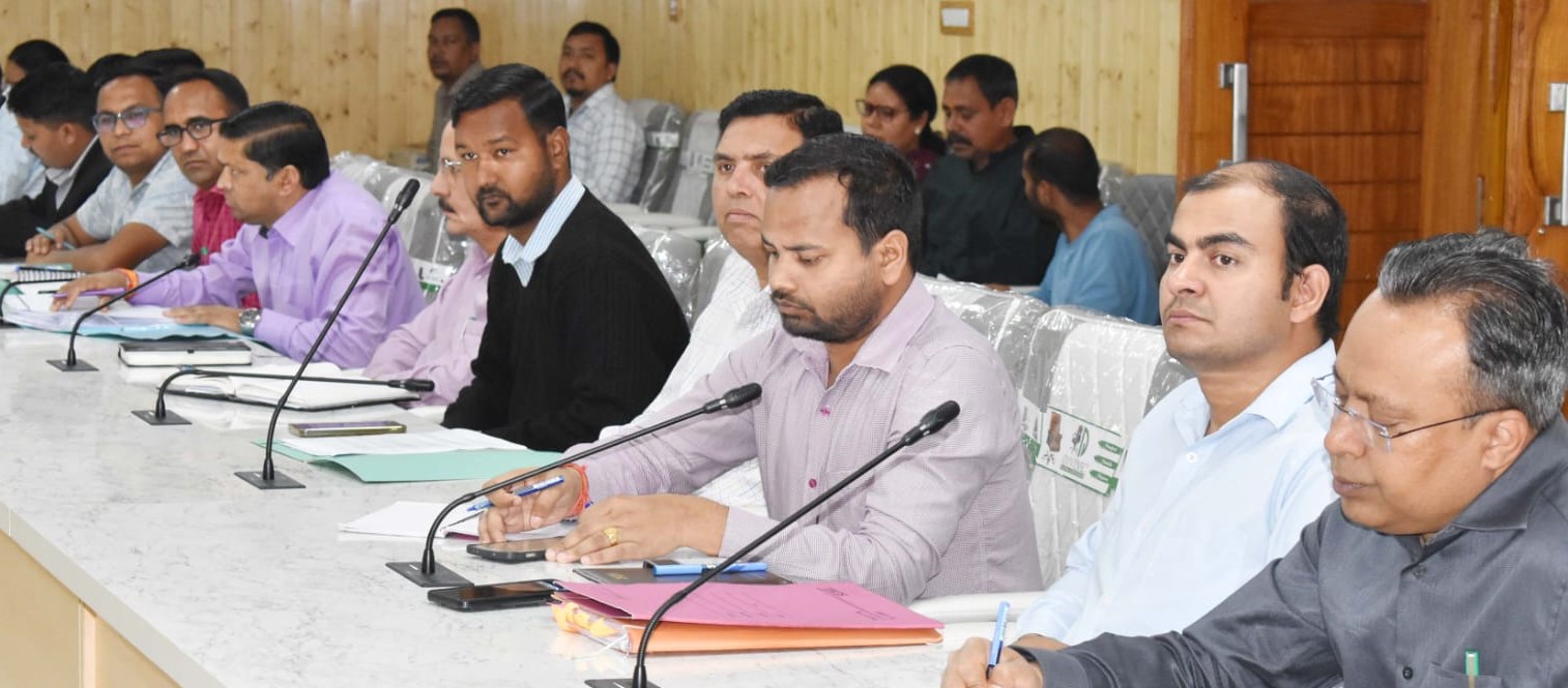 सीएम हेल्पलाइन की शिकायतों के निस्तारण को चलेगा विशेष अभियानःडीएम