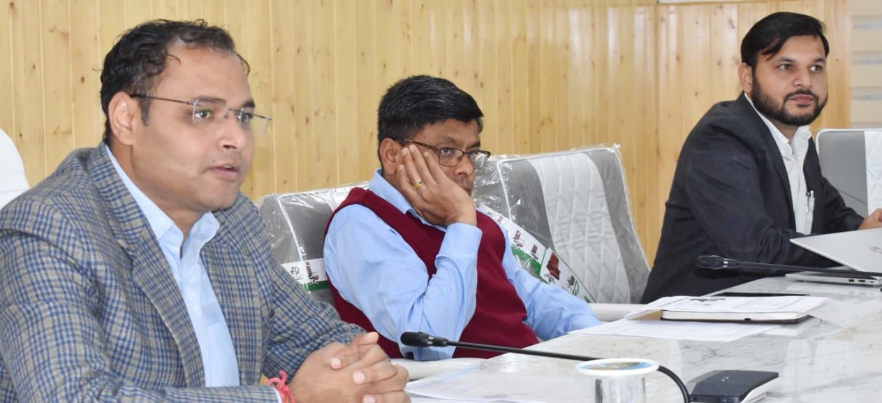 नाबार्ड की आरआईडीएफ परियोजनाओं में लाई जाएगी तेजीःडीएम