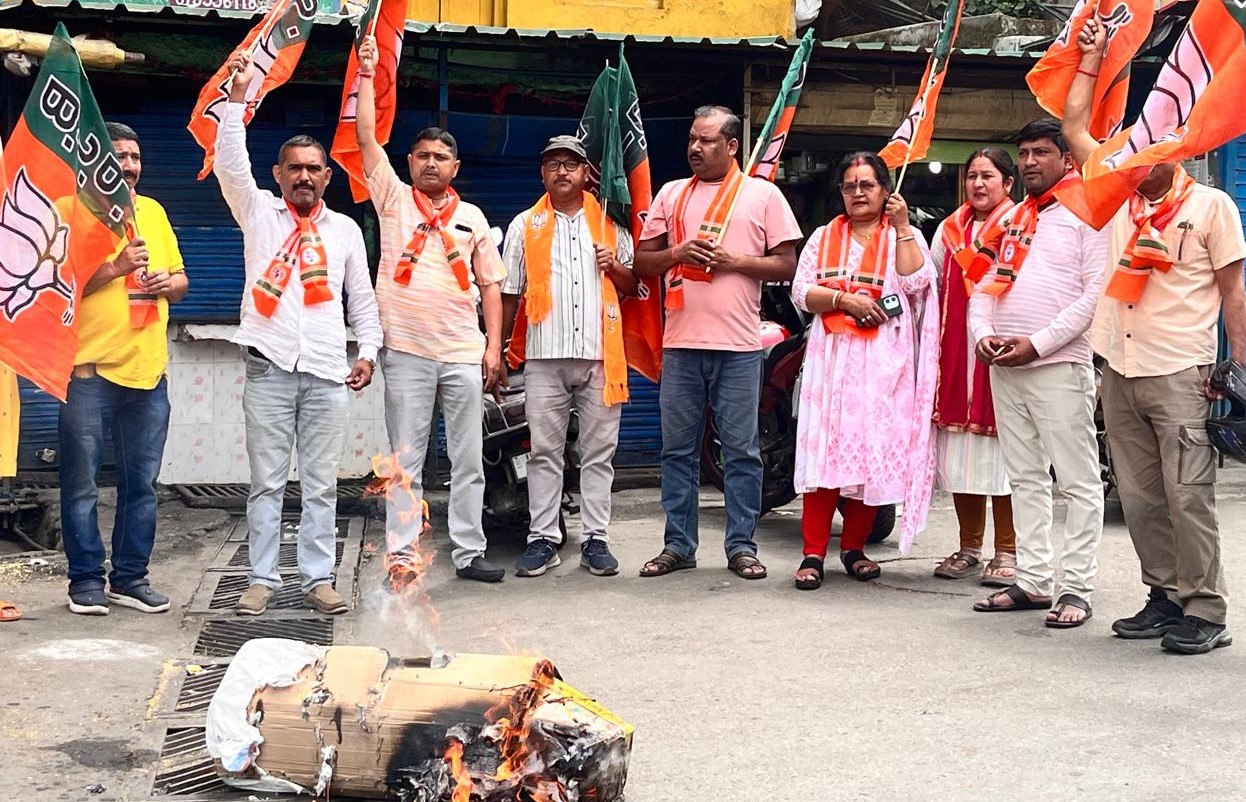 चंपावत प्रकरण पर भाजपाइयों ने फूंका कांग्रेस का पुतल