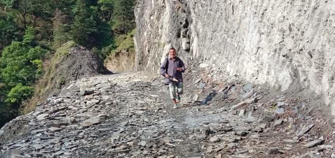 काली चट्टान फिर दरकने लगी, आवाजाही बनी मुश्किल