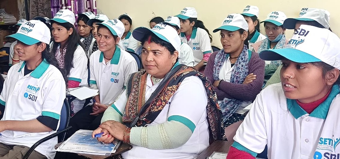 एसबीआई आरसेटी का महिला सिलाई प्रशिक्षण शुरू