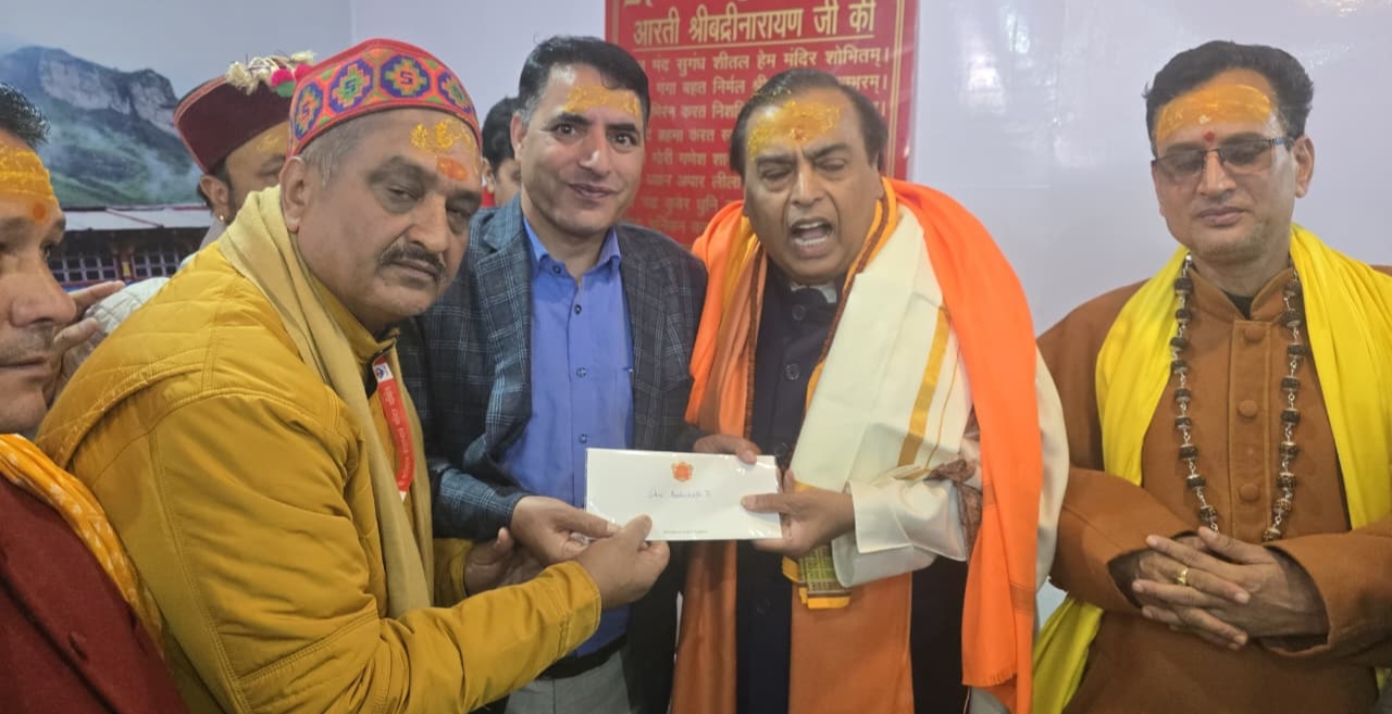 उद्योगपति अंबानी ने मंदिर समिति को दिया 5 करोड़ का दान