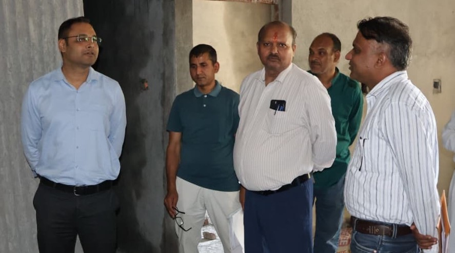 तहसील भवन निर्माण में गुणवत्ता और समयबद्धता पर रहे जोरःडीएम