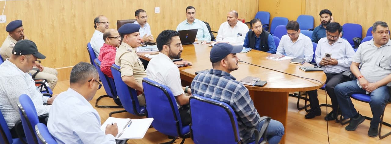 माॅक ड्रिल को लेकर डीएम ने परखी विभागों की तैयारी