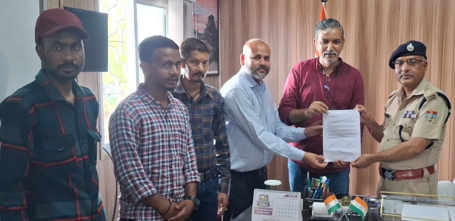 छह माह बाद भी नहीं हुई कार्रवाई, रामलाल प्रकरण में एसपी को सौंपा ज्ञापन