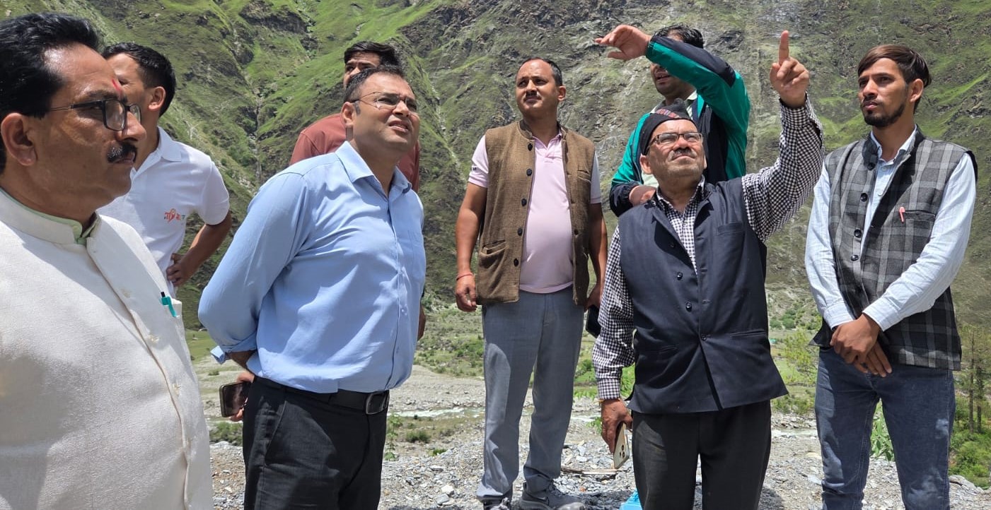 डीएम ने किया निजमुला घाटी का स्थलीय निरीक्षण