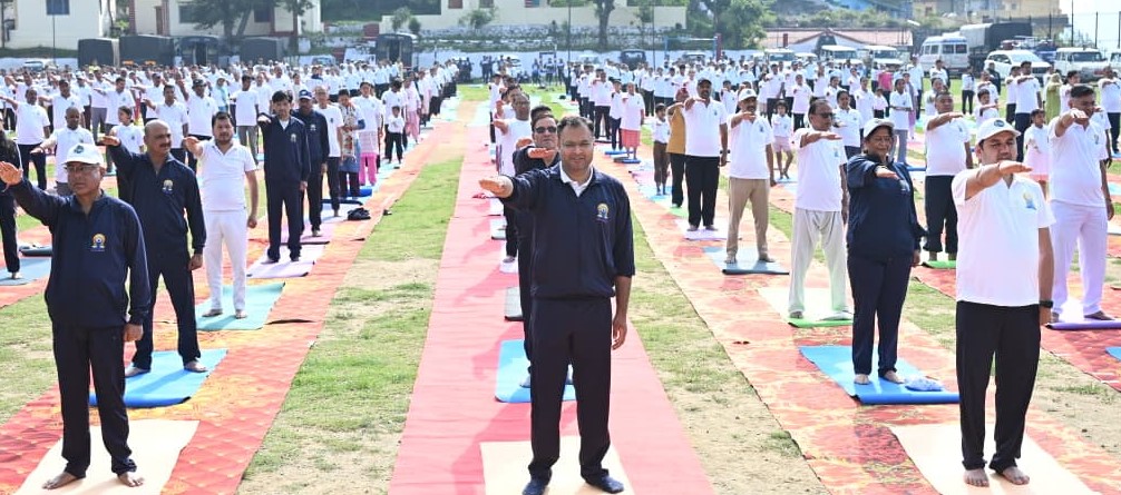 बदरीनाथ से गौचर तक योग दिवस की धूम
