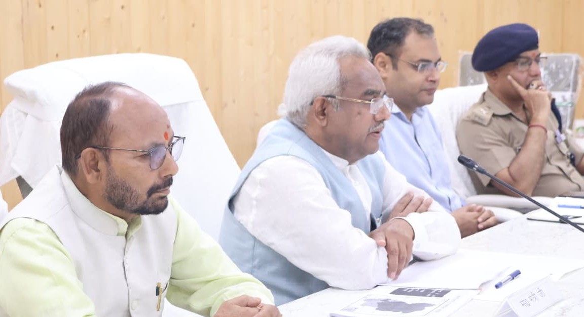 आपदा प्रबंधन मंत्री बोले, टनल में फंसे मजदूरों को निकालने को रेस्क्यू में लाएगे तेजी