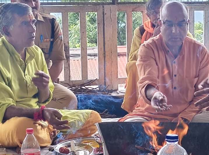 पुलिस लाइन में श्री राधा-कृष्ण की मूर्तियों की प्रतिष्ठापना