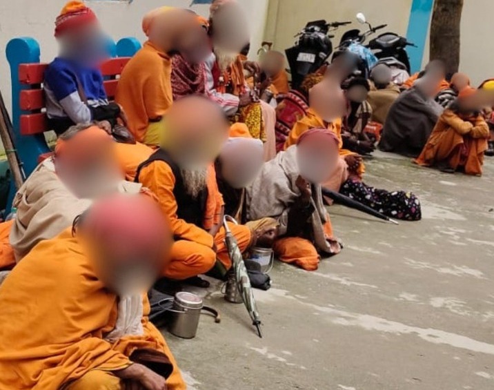 पुलिस ने बदरीनाथ धाम से 29 भिक्षुओं को वापस लौटाया