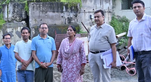 भू-धंसाव प्रभावित इलाकों का जेसीईओ ने लिया जायजा