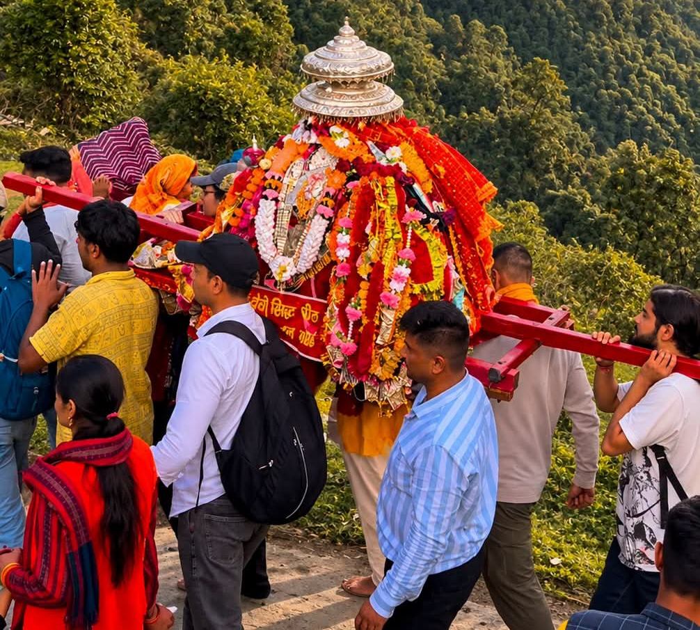 नंदा के जयकारों से गूंज रहे आस्था पथ, हर तरफ उमंग और उल्लास