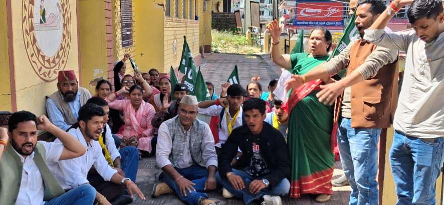 जोशीमठ अस्पताल की बदहाली पर भड़की यूकेडी