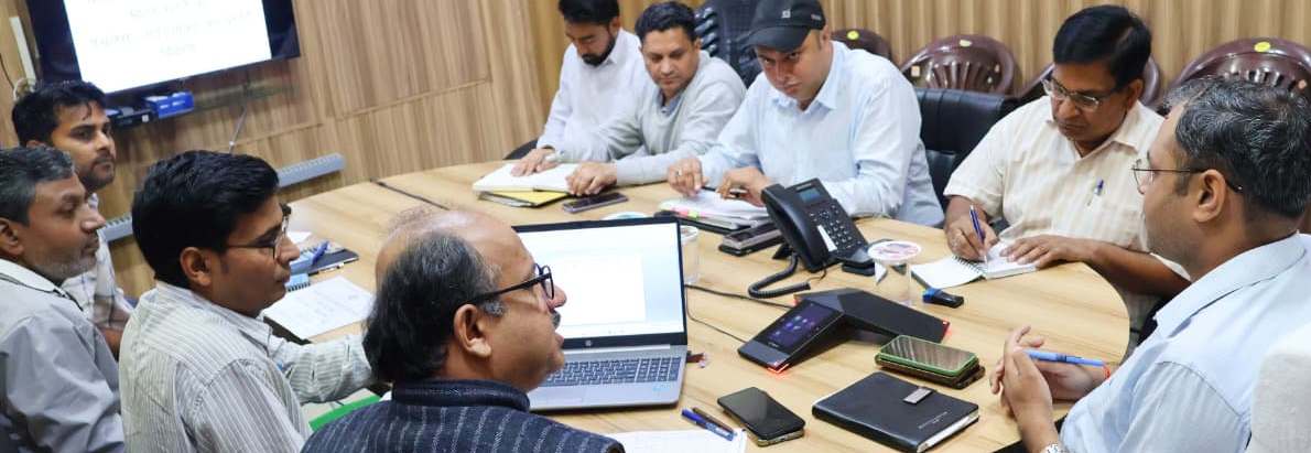 गड्ढा मुक्त सड़कों को 15 अक्टूबर तक की डेडलाइन: डीएम
