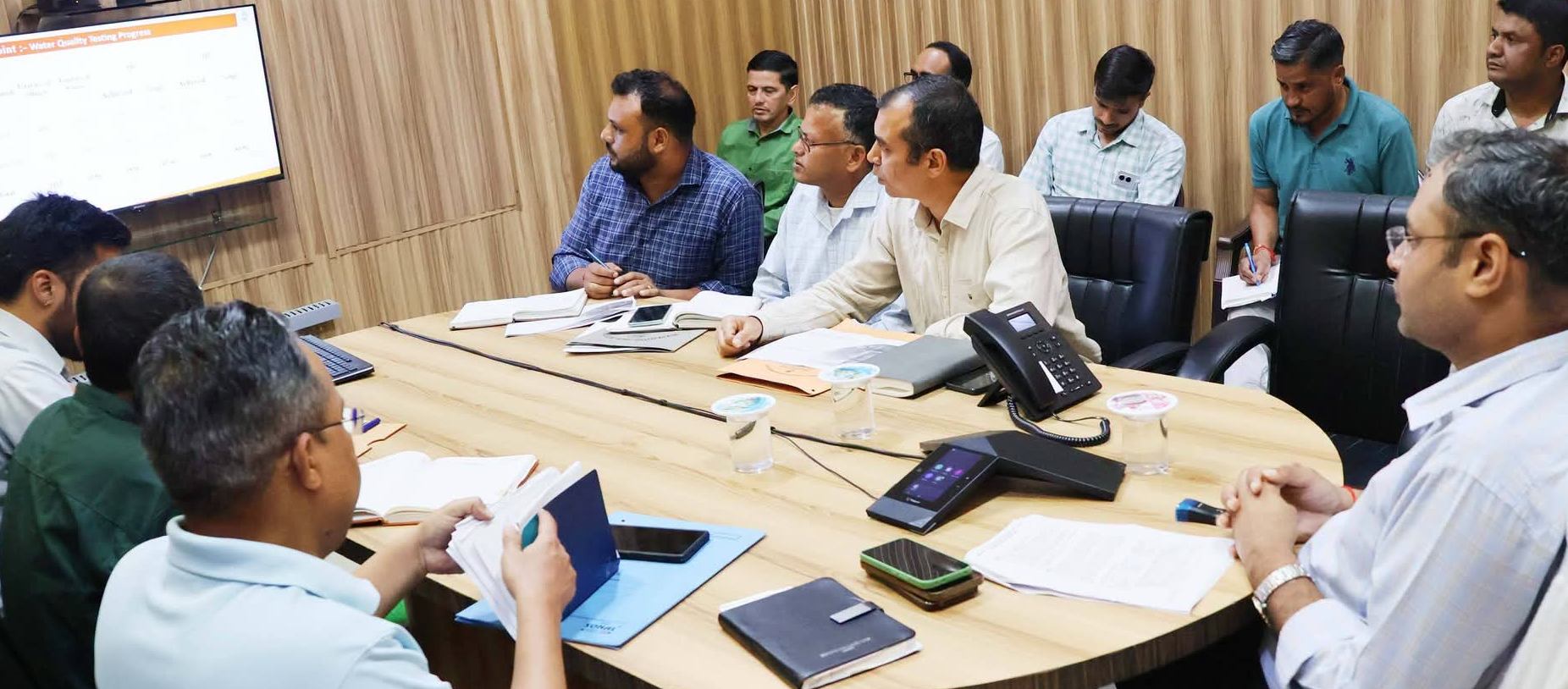 चमोली जिले में स्वच्छ पेयजल आपूर्ति पर रहेगा जोर: डीएम