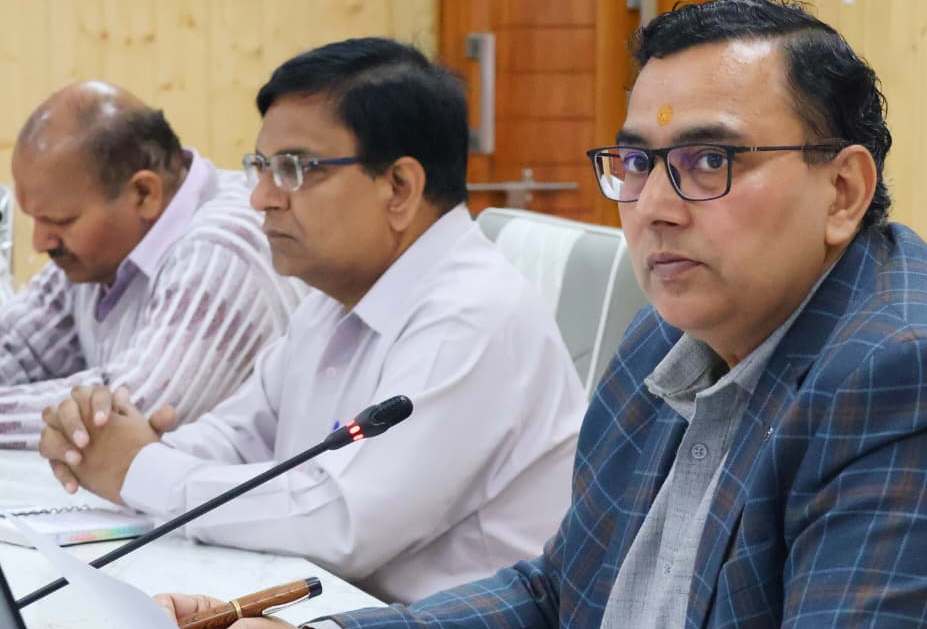 सीडीओ ने जनता मिलन में सुनी समस्याएं, सीएम पोर्टल की भी समीक्षा
