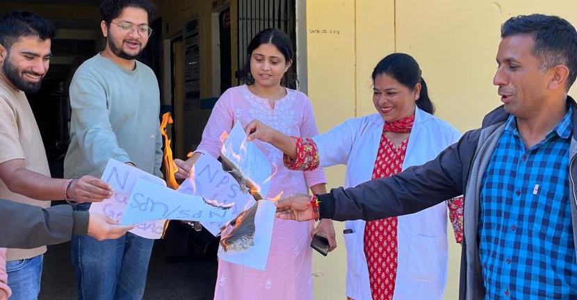 पुरानी पेंशन बहाली को कर्मचारियों ने बुलंद की आवाज