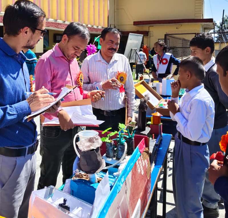 सीमांत बाल विज्ञान महोत्सव में बच्चों ने किया प्रतिभा का प्रदर्शन