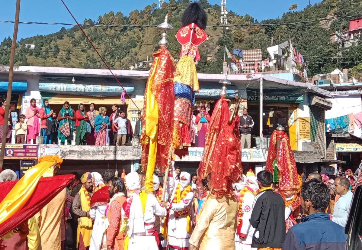 सिनाऊं गांव के प्रवास पर पहुंची चंडिका की बन्याथ यात्रा