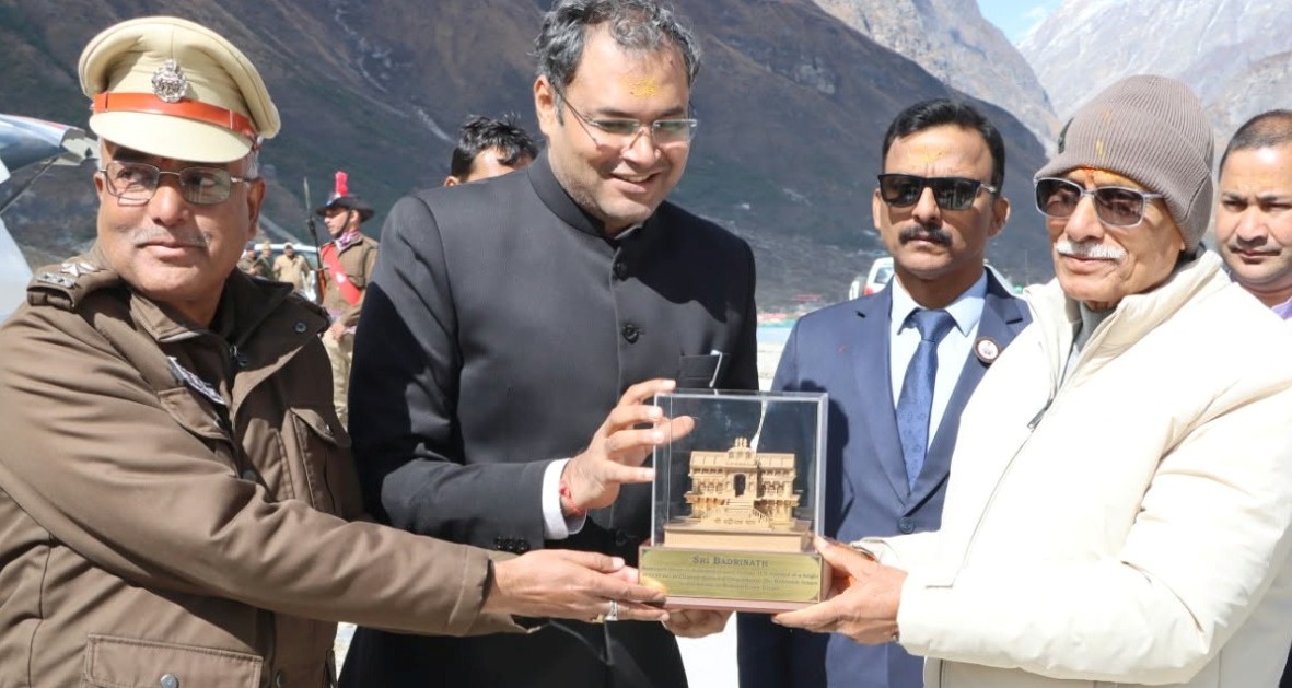राज्यपाल डाॅ. ढाल सिंह बिसेन ने किए बदरीविशाल जी के दर्शन